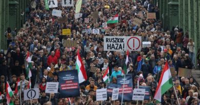 Почалося!!! В Орбана відвисла щелепа: В Будапешті тисячі людей вийшли на революцію проти проросійського уряду…