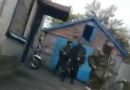 “Хлопці, що ви робите ? Я ж думала, що ви нас захищати їдете !”: Кадирівці захопили будинок шанувальниці РФ. Відео