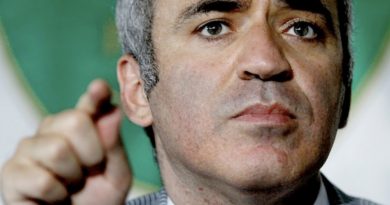 Легендарний шахматіст Каспаров: Гарантую, Путін забере війська з України, потрібно лише взяти і нажати на..