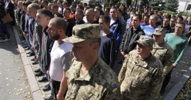 Хоч і невдоволених буде багато, але мобілізація і надалі буде продовжуватись, українців вже попередили: “Повістки треба чекати усім …”