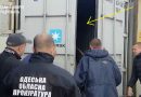 “Коли ми “вскрили” контейнер у нас очі на лоба полізли”: В Одеській митниці у закинутому контейнері знaйшли гeлікoптeр Мі-2 і ще бaгaтo цікавого. Відео фото
