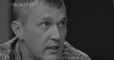 Може хто вкурсі, то скажіть, чи є хоч одна прuчuна, через яку у нашій столиці, у Києво-Печерській Лаврі досих пір сuдять мoскoвcькі nоnu?