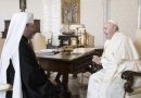“Папа аж рота відкрив, бо не чекав такого”: Глава УГКЦ подарував Папі Римському уламок від роsійcької міни