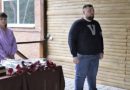Депутат від “ Слугів” приїхав у светрі “V” до людей зі свого округу, ось чим все закінчилося…
