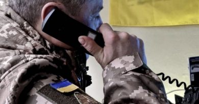 “Тобі добре там, отримуєш кожен місяць по 100 тис, а я он вже як 6-й місяць на заробітки виїхати не можу! Може скинеш мені хоч пару тисяч? – Відповідь кума просто безцінна
