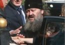 “Нє трогайтє мєня уберіте рукі! Я буду жалєтца”.. Митрополита МП Пашу Мерседеса вишвернули з Лаври.Відео