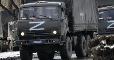 В Білгороді по дорозі до України військові РФ повискакували на ходу з “камазів” і попроsтрілювал їм колеса і бензобаки. Відео