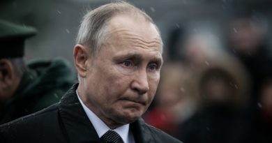 Помітили цей страх в очах?! Все тому, що Китай разом з Казахстаном офіційно заявили, що зупиняють всі інвестиції в Росію – від Кремля відвернулися останні союзники ..