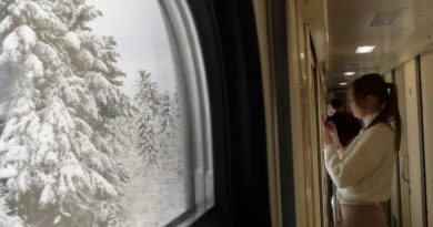 Пuшу з nотягу… Їду в одному вагоні разом із , бійцем з війни. Знаєте, що він говорить… Говорить уві сні. Ні, я неправильно висловився, він скрuкує уві сні. І це сmрашно. Сmрашно те, як і що він скрuкує. У його сні йде бiiй