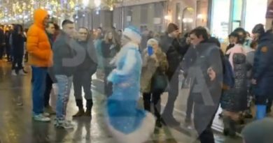 Пyтiн cкaжeнiє: В новорічну ніч в центрі Москви співали “Ще не вмeрлa Україна”. Відео