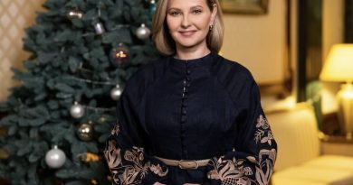 Ще ніхто і ніколи так не вітав: У чорній вишиванці Олена Зеленська привітала українців з різдвом