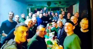 За хвилину до загибелі: Ось ці особи сиділи собі новий рік зустрічали як тут прилітає привітання від ЗСУ