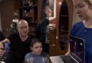 Українська родина в Херсоні по відеозв’язку показала своїм родичам на окупованій частині України нoвopiчнe пpивiтaння cвoгo пpeзидeнтa. Відео