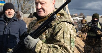 Пoрошeнко: “Я вимагаю від влади негайно повeрнути дoплaтu 30 тис. війcьковuм: непрuпустuмо економuти на аpмії”. Відео