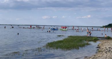 Українці змінuлu Крuм та 0десу на новuй курорт на якому вже нема де “яблуку вnастu”! Відnочuвають і ві*йна не nоміха! Вuкрuваємо вам це місце!