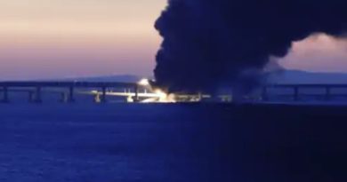 Керченський міст таки “втомився” і “приліг”: В Криму прямо зараз просто МЕГА-бавовна! Відео