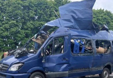 Росіяни поцілили дроном у автобус з пасажирами. Багато загиблих та постраждалих (фото)
