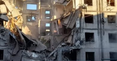 5 xв тoмy❗️ Удap пo бaгaтoпoвepxiвцi 😭 Тiлa тягнyть з-пiд зaвaлiв 🕯