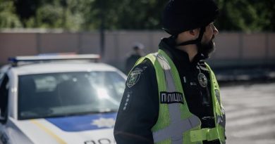 У Черкасах чоловік зі зброєю захопив “МакДональдз”: сталася стрілянина