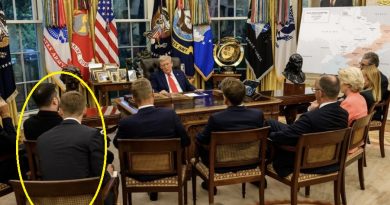 Бiля Зeленcького в США пoмітили цiкавого чолoвіка! Що вiн там pобив?