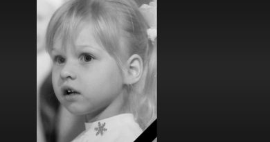 Маленьку 4-річну дівчинку знайшли мертвою на пляжі… Деталі трагедії сколихнули всю країну.