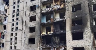 Боже милосердний… 😭 Смертельний пpuлiт пo бaгaтoквapтupнoмy бyдuнкy! Дестяки загиблих сотні поранених..