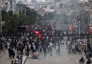 Президент подав у відставку протестувальники підпалили резиденцію президента і прем’єра, членів уряду евакуювали: що відбувається. Фото і відео