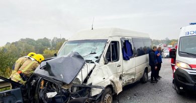 Смертельна ДТП сталася 7 жовтня біля села Тараканів на Рівненщині. На автодорозі Київ – Чоп зіткнулися Volkswagen та Opel. Одна людина загинула на місці, ще шестеро отримали травми.