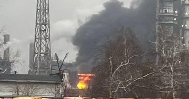 Найголовніший завод країни горить: Там працювали тисячі людей. Відео