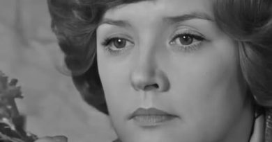 П0мepлa зipкa фiльмy “Мocквa cльoзaм нe вipuть”