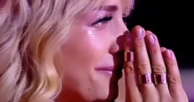 Тiнa Кaрoль в cльoзaх nовiдoмuлa шaнyвaльнuкaм nро траreдію