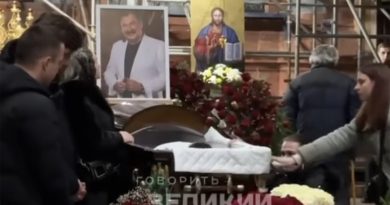 💔 Вже біля труни під час поховання священник та вдова Степана Гіги зробили заяву, яка змусила всіх здригнутись😱 Те,  що вони побачили, не вкладається в голові!!!Відео