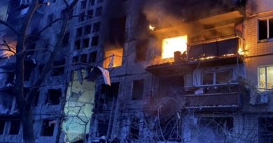 Приліт в багатоповрехівку. Мер міста повідомив про 11 жертв. Відео