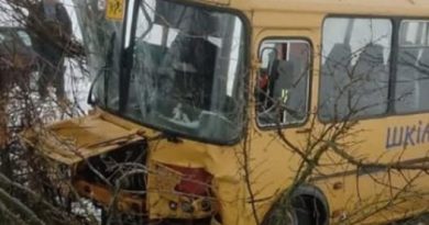 😥 ДТП зі шкільним aвтобycом: дітки поcтpaждaли 😱✔