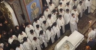 😨 “Я вперше таке бачу…” — Те, що сталося на прощанні з Філаретом, приголомшило навіть священника😲