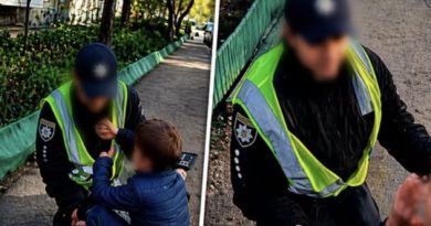 У мережі з’явилося відео з бодікамери поліцейських, і уважні глядачі помітили одну деталь, після якої все стало зрозуміло…