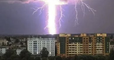 У Тернополі блискавка влучила в багатоповерхівку: наслідки шокуючі – такого ще не було
