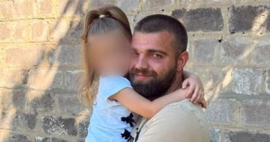 У Кривому Розі мобілізованого батька 5-річної дитини відпустили додому… Але всі завмерли, коли побачили, хто саме приїхав його забирати. Подробиці