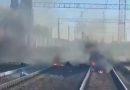 Обласний потяг повністю охоплений полум’ям: Відома причина. Відео з місця