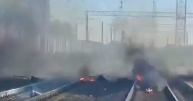 Обласний потяг повністю охоплений полум’ям: Відома причина. Відео з місця
