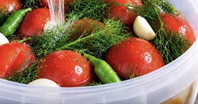 Квашені помідори виходять смачними й ароматними: залийте їх цим розсолом