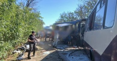 Відбулося зіткнення двох автобусів: є травмовані, рух обмежили – поліція та рятувальники на місці. Відео