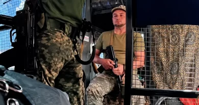 “Інакше просто втечуть”: військовий показав автобус, яким мобілізованих везуть у навчальний центр