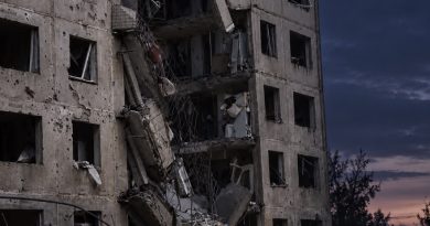 Який ЖАХ:Скинули АВІАБОМБУ на будинок..Цілого під’їзду більше НЕМА
