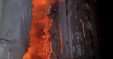 Влучання у багатоквартирний будинок: там заблоковані люди, — мер