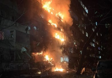 Страшний приліт в багатоповерхівку балістикою – Цілого під’їзду немає…