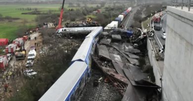 Зіткнулися два пасажирські потяги, близько пів сотні загиблих