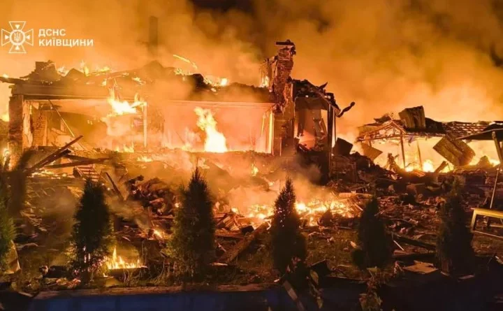 Студенти та люди в цей момент бігли в укриття але не встигли. Відео