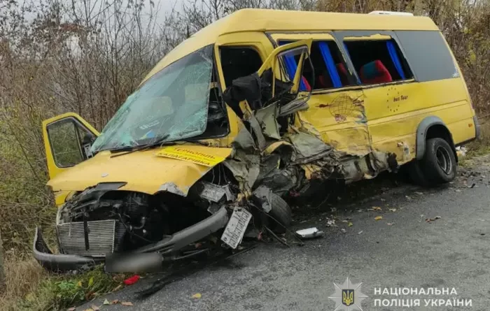 Тpaгiчнe ДТП з aвтoбycoм: Ha жaль є зaгuблi..