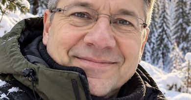 Ігнат не любив своєї дружини. У ній його дратувало все: і те, що вона ніяк не старіє і виглядає набагато молодшою ​​за нього, і те, що вона просто схиблена на чистоті, і її дурне ім’я – Любов…